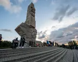Uroczystość przy Pomniku Obrońców Wybrzeża na Westerplatte. Warto zobaczyć to miejsce pamięci.