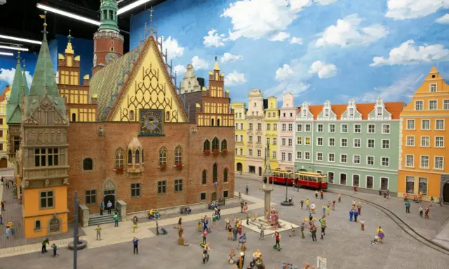 Miniaturowy Rynek we Wrocławiu z kolorowymi kamieniczkami i tramwajem. Oto ciekawe wrocławskie ciekawostki w skali!